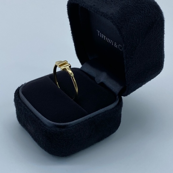 Tiffany T Wire Ring in 18k Gold - Picture 10 of 12